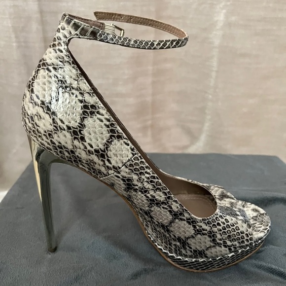 BCBG Maxazria Becky Snakeskin Pump sz 8 1/2 - Picture 5 of 6